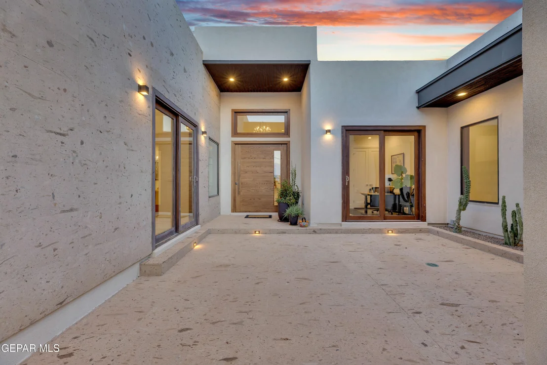 Photo of 386 ROCKY POINTE Drive