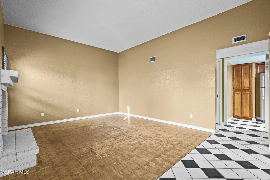 Photo of 334 Thunderbird Drive