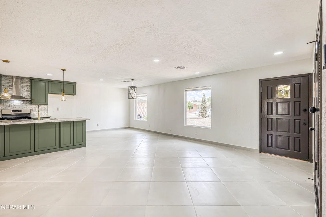 Photo of 712 CARABINAS Way