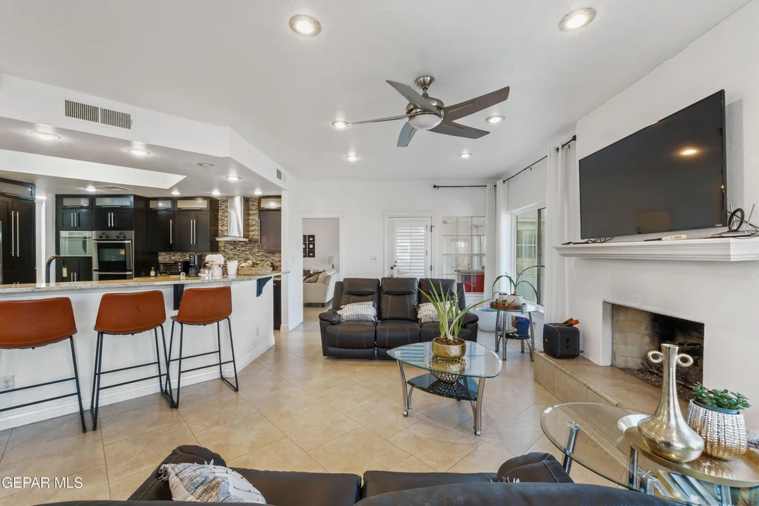 Photo of 721 WILLOW GLEN Drive