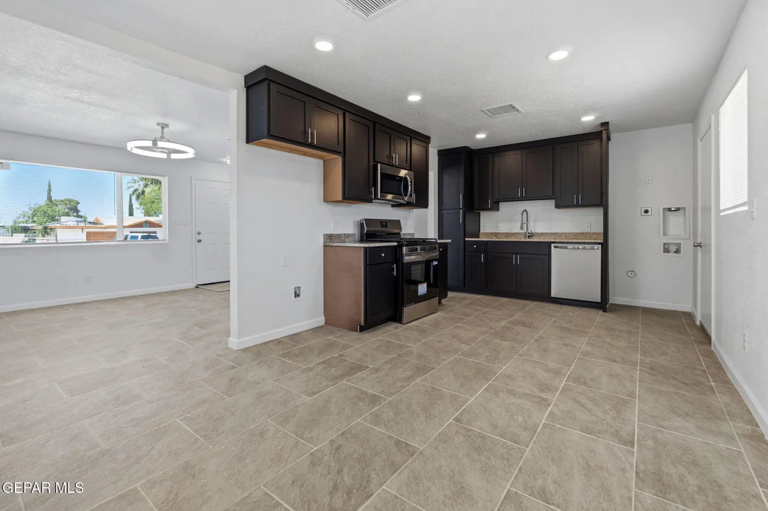 Photo of 4948 Royal Drive