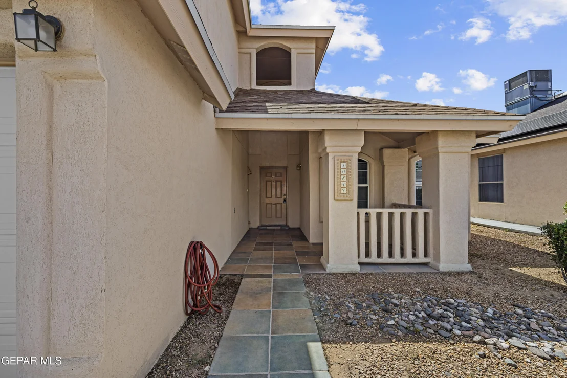 Photo of 10817 WALDEN POND Street