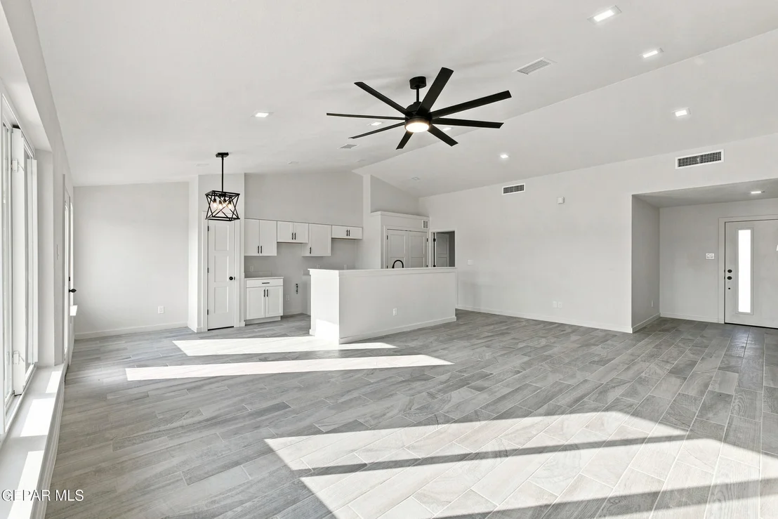 Photo of 11571 Riverside Road