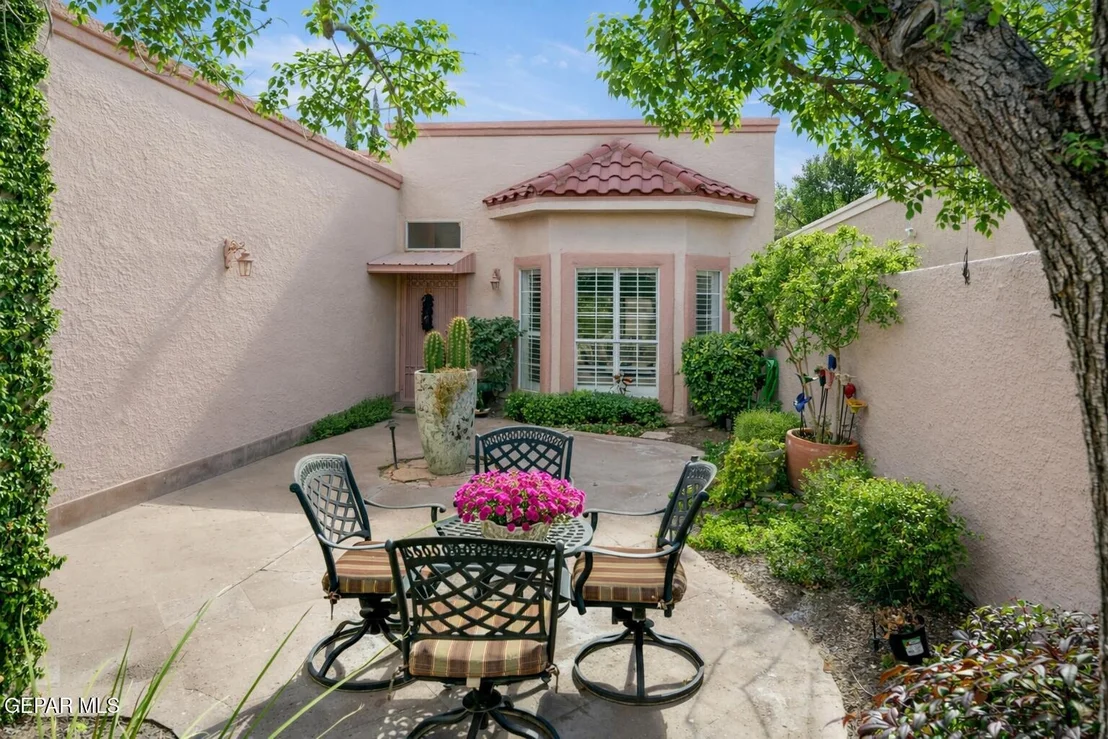 Photo of 1038 LOS JARDINES Circle