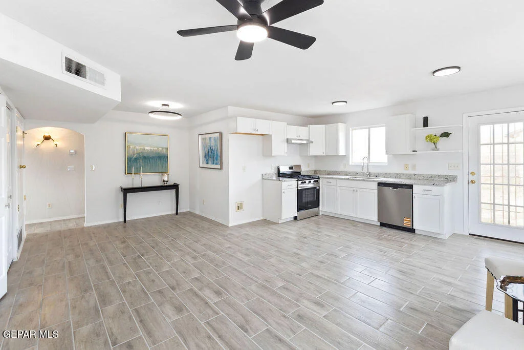 Photo of 11003 STONEBRIDGE Drive
