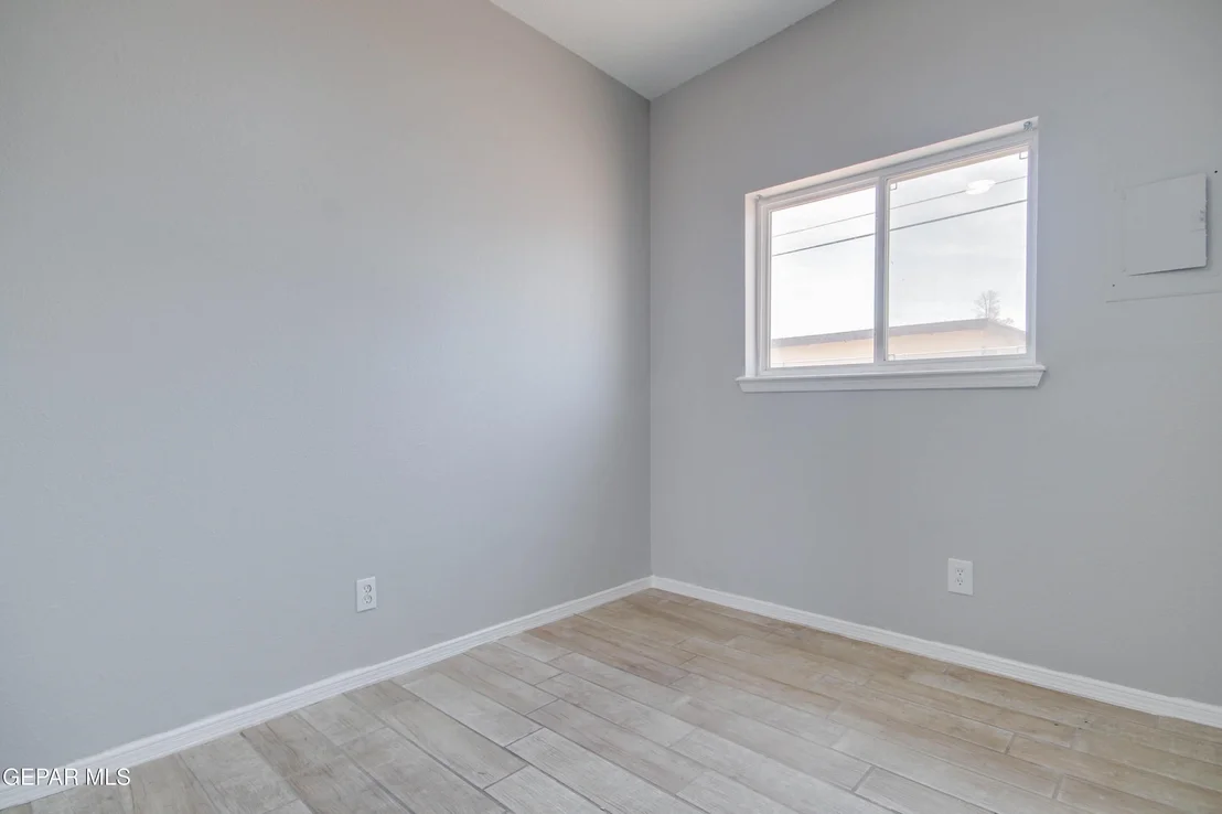 Photo of 6012 SINCLAIR Street
