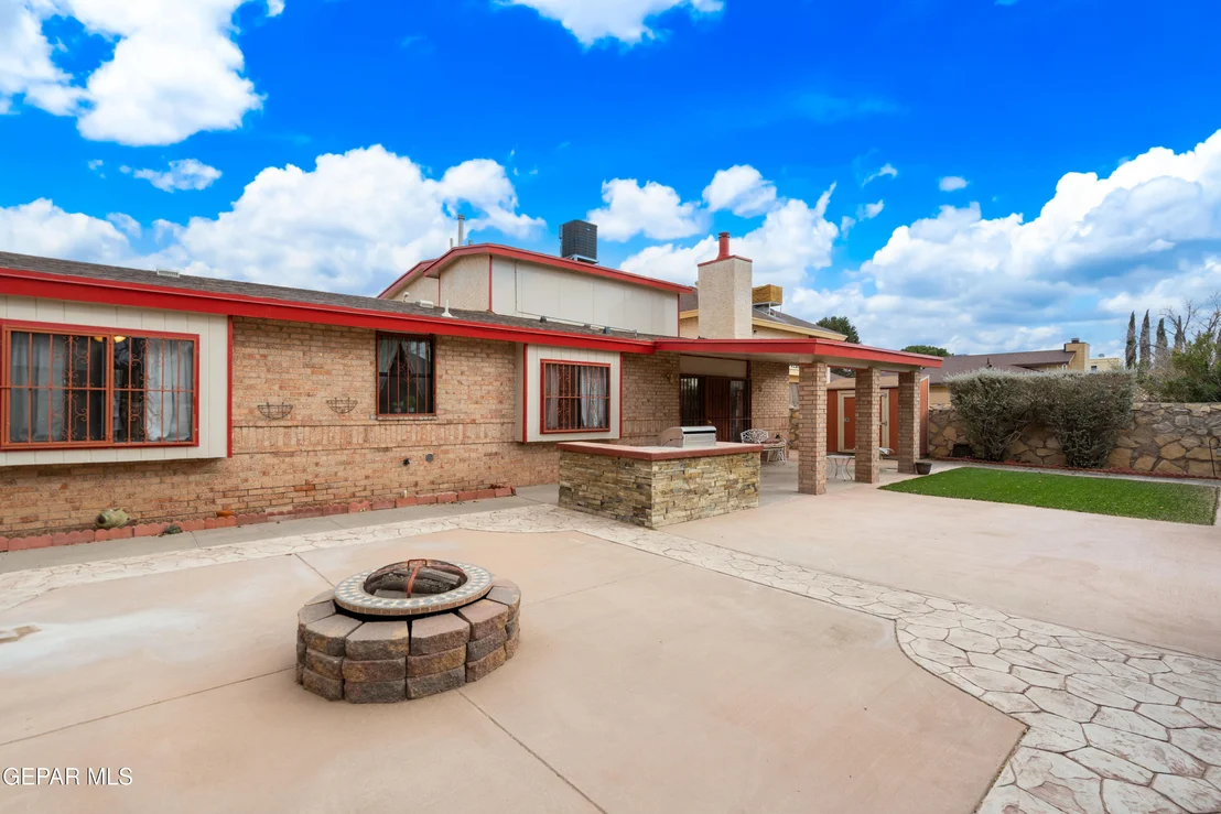 Photo of 1687 DANIELS Lane
