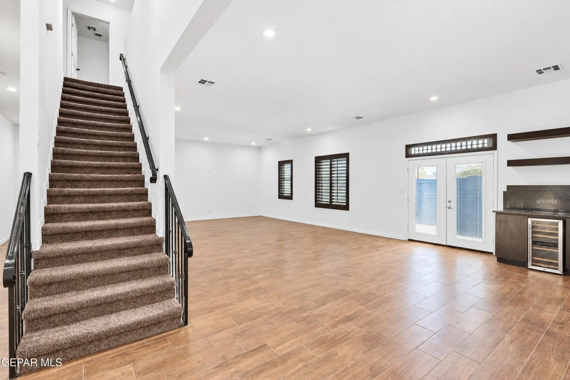 Photo of 817 Jones Point Place