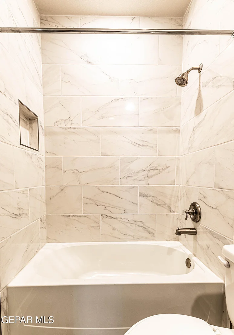 Photo of 933 Nayland Place
