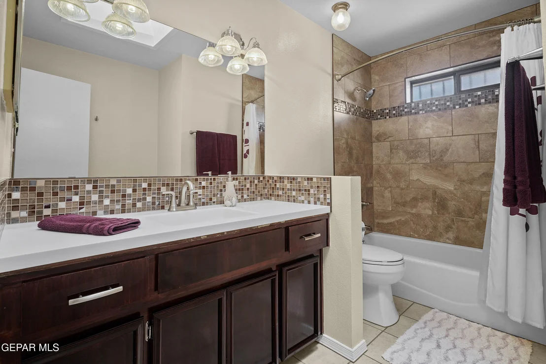 Photo of 805 ESPOLON Drive