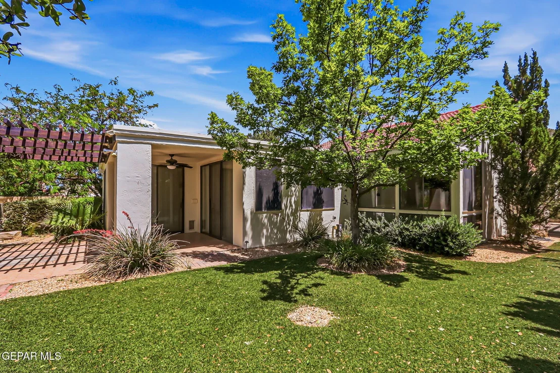 Photo of 1057 LOS JARDINES Circle