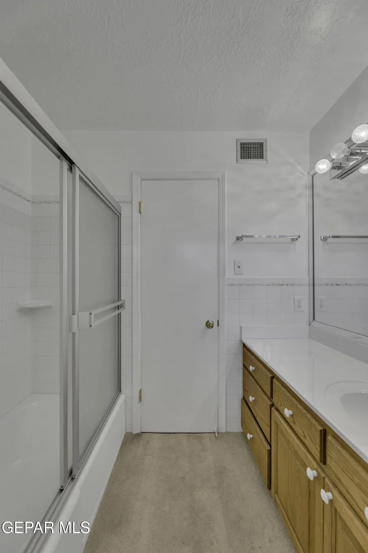 Photo of 612 SOMERSET Drive