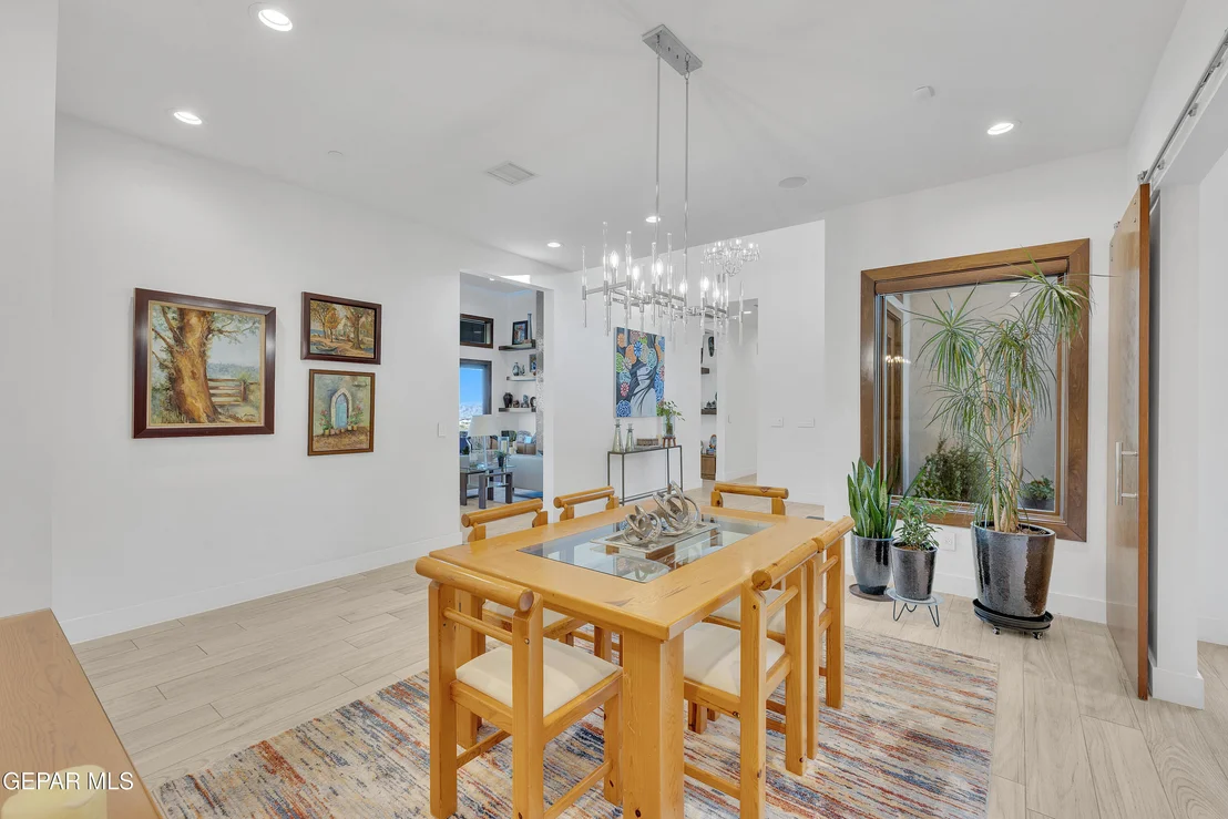 Photo of 386 ROCKY POINTE Drive