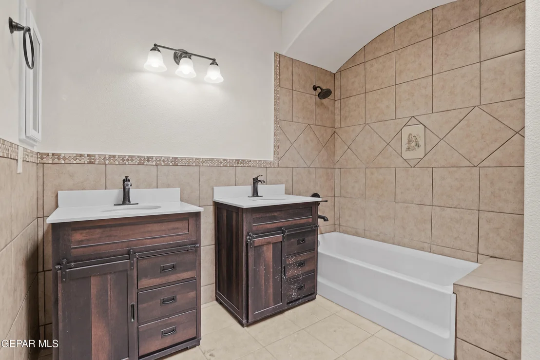 Photo of 300 RUFFIAN Way
