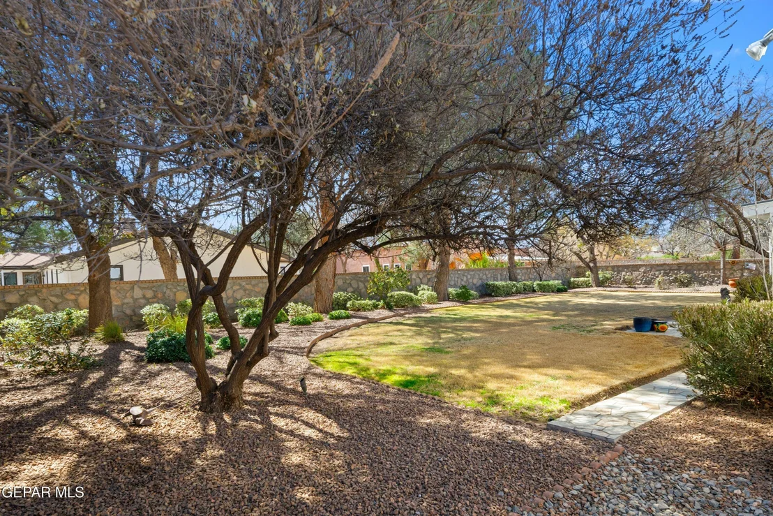 Photo of 612 WILLOW GLEN Drive