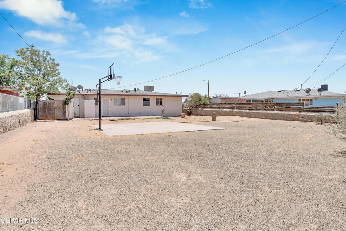 Photo of 7605 Parkland Drive