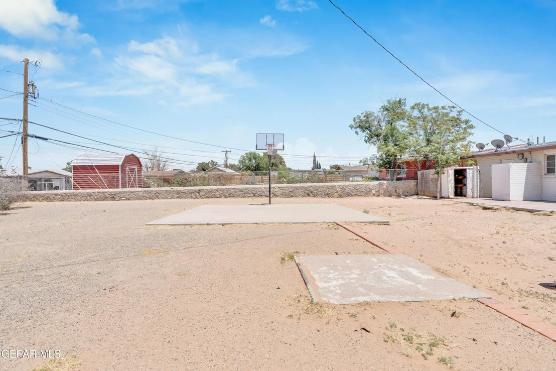 Photo of 7605 Parkland Drive