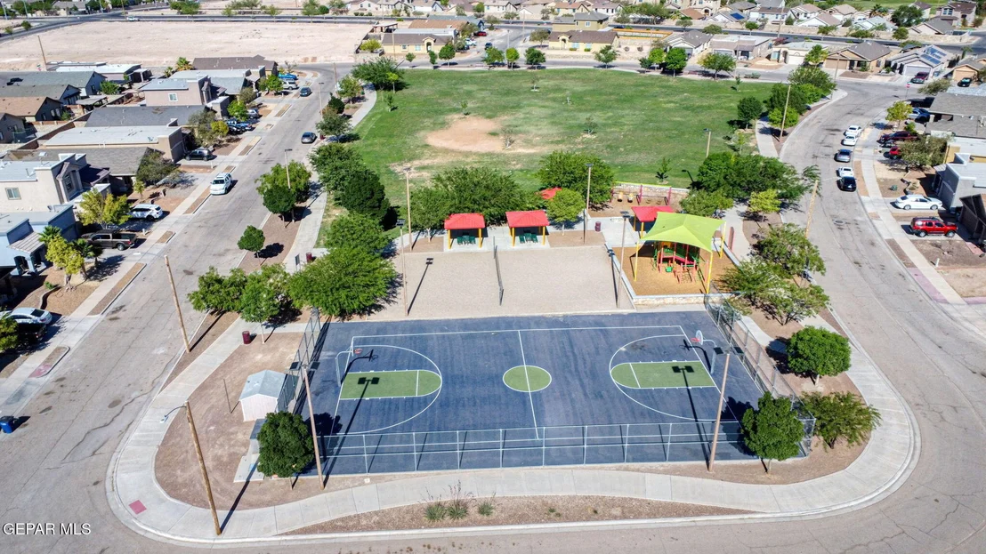 Photo of 12729 RAUL MENDIOLA Lane