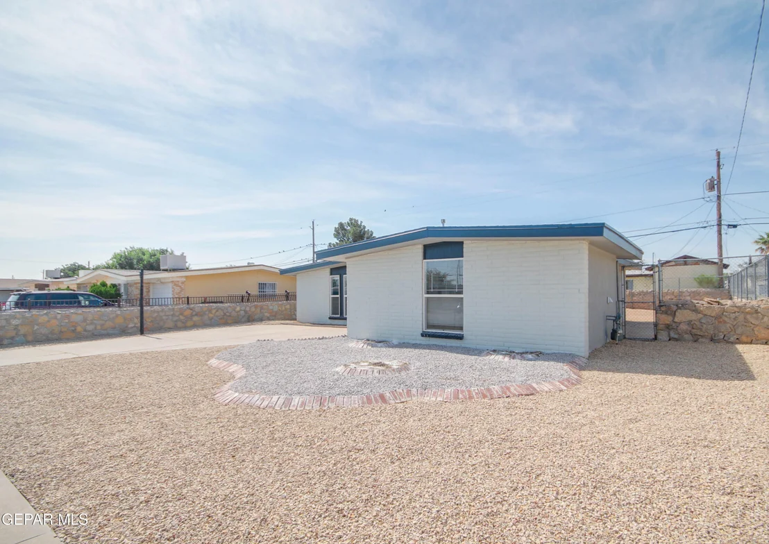 Photo of 6012 SINCLAIR Street