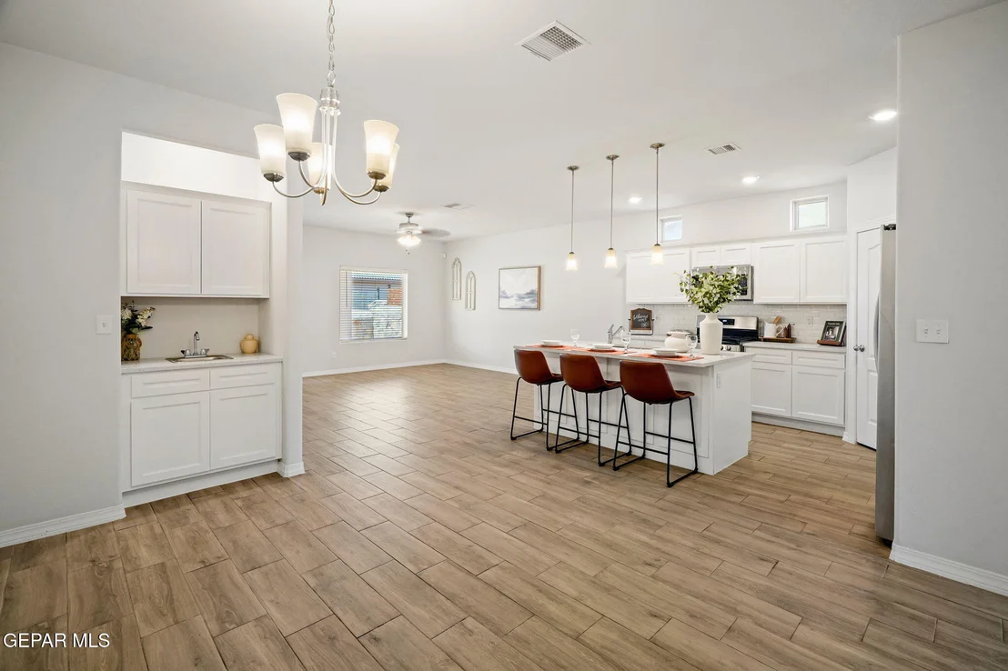 Photo of 913 Airship Place