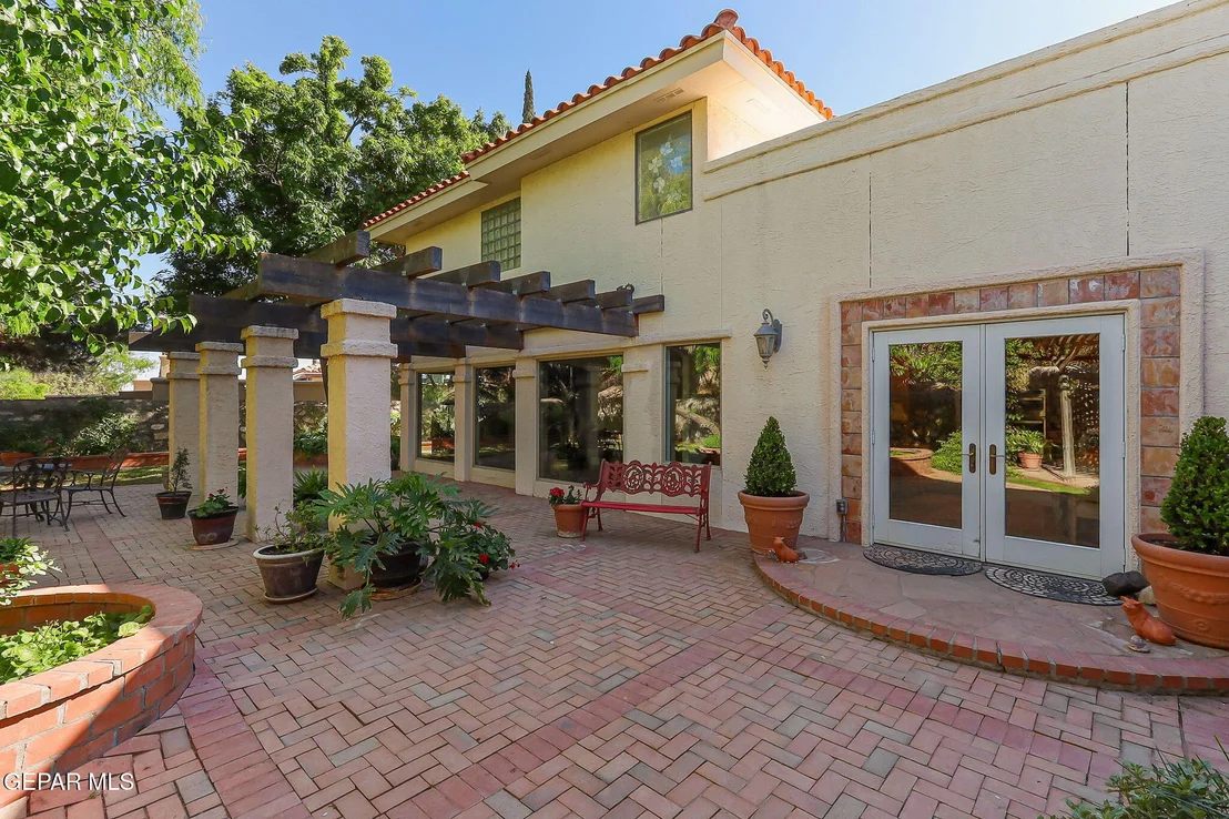 Photo of 628 SPRING CREST Drive