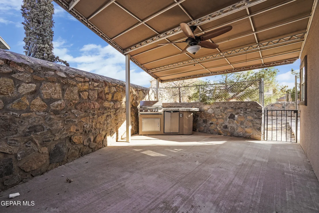 Photo of 3085 KINGS CROWN Place