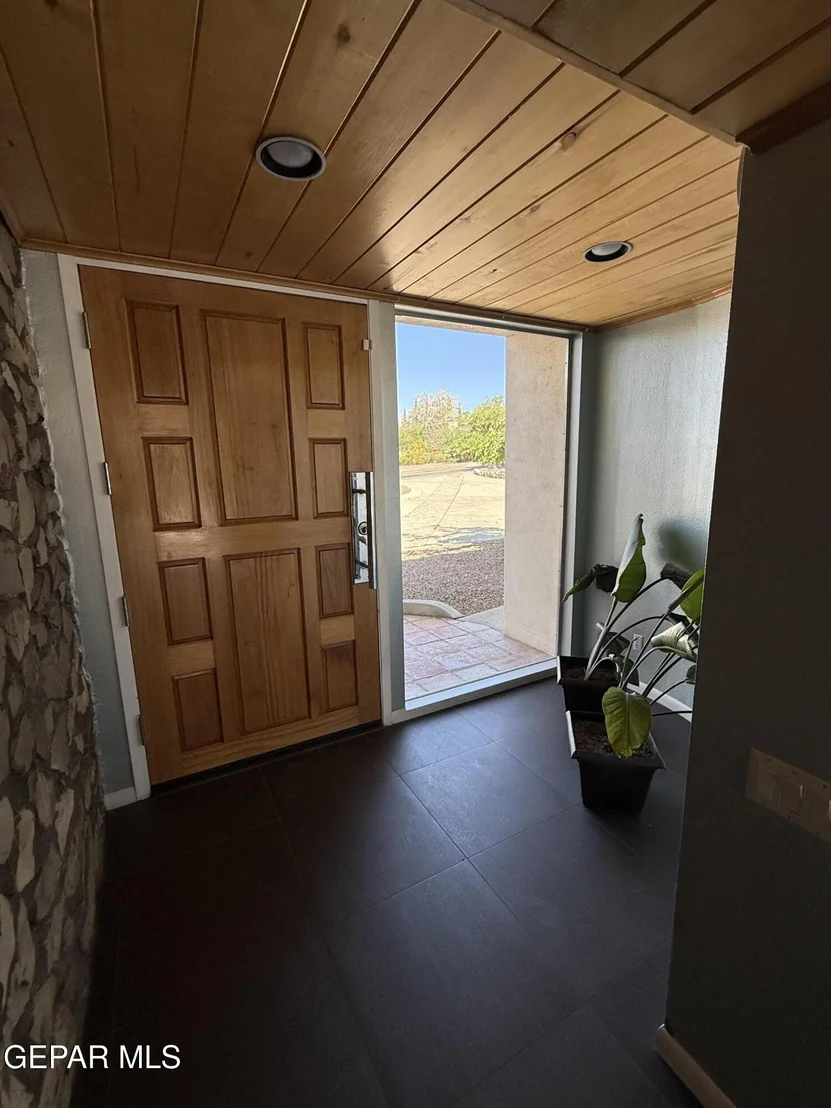 Photo of 912 THUNDERBIRD Drive