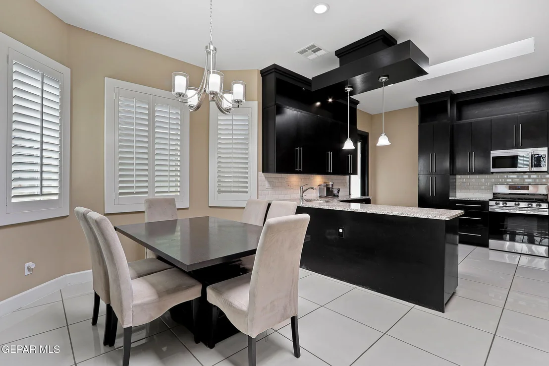 Photo of 917 Clapham Street
