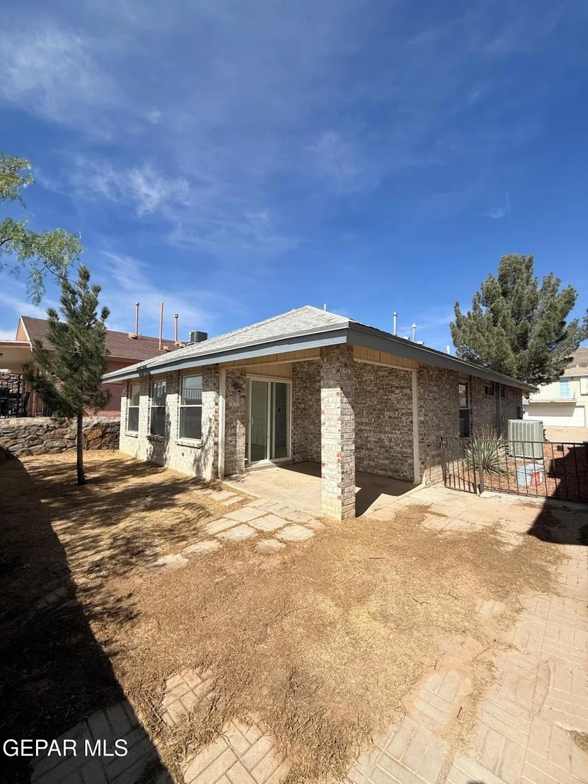 Photo of 6840 RIDGE TOP Drive