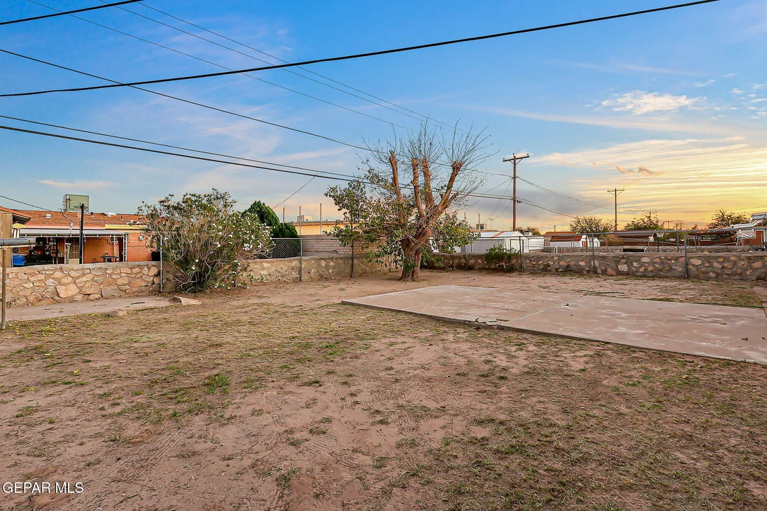 Photo of 7925 Broadway Drive