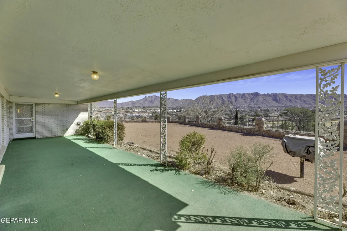 Photo of 612 SOMERSET Drive