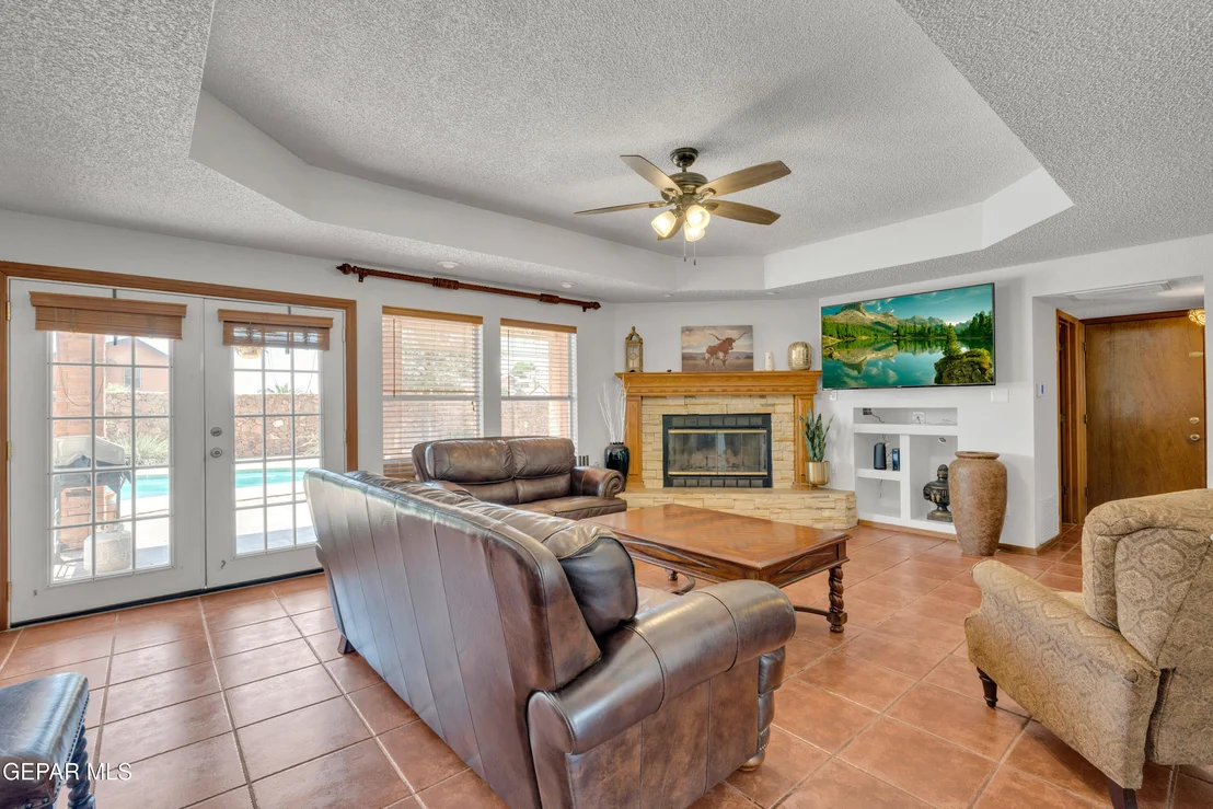 Photo of 2121 GREENLEE Drive