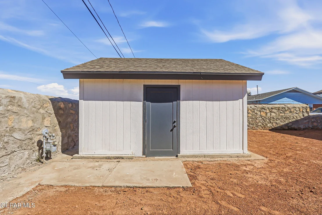 Photo of 261 GLADYS Avenue