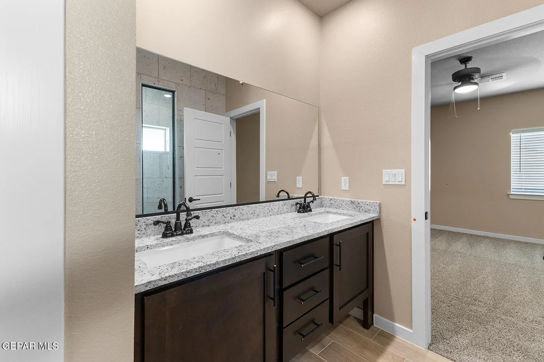 Photo of 929 Nayland Place