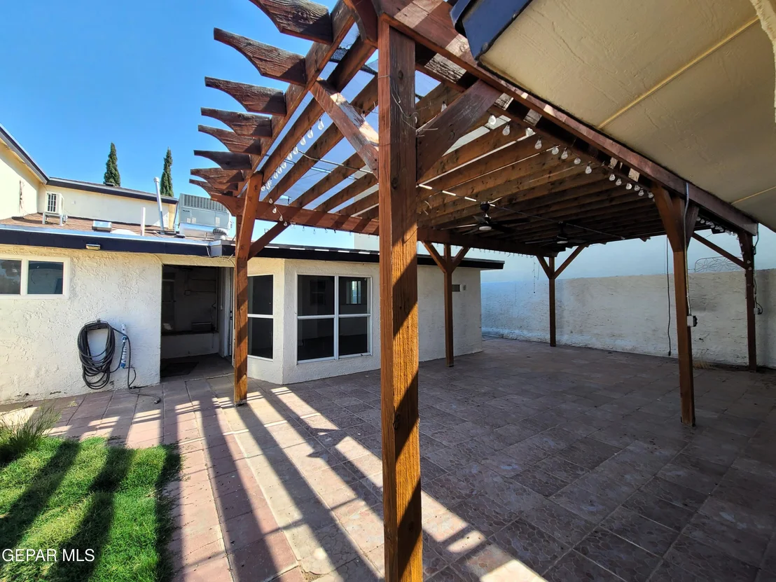 Photo of 1714 BANKER Road