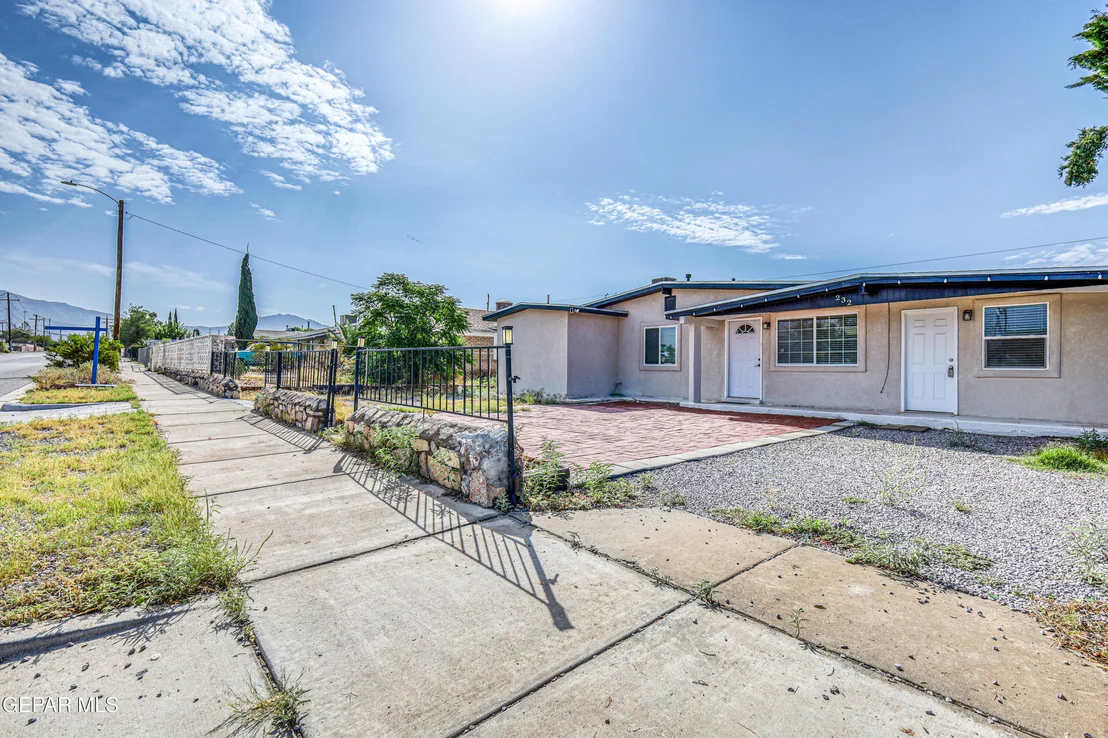 Photo of 232 E BORDERLAND Road