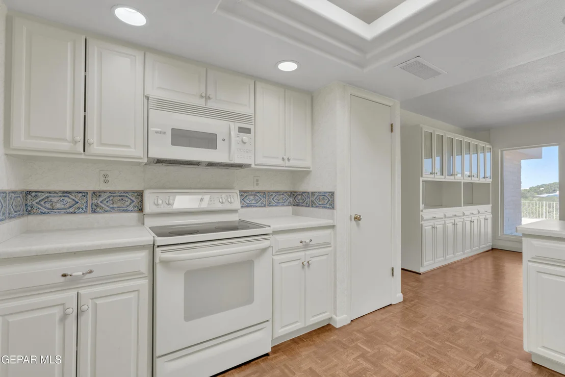 Photo of 913 THUNDERBIRD Drive