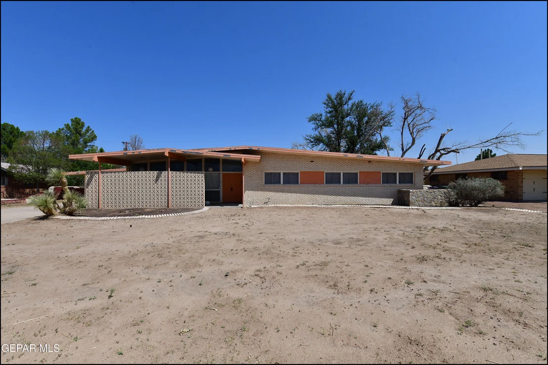 Photo of 9525 DESERT RIDGE Drive