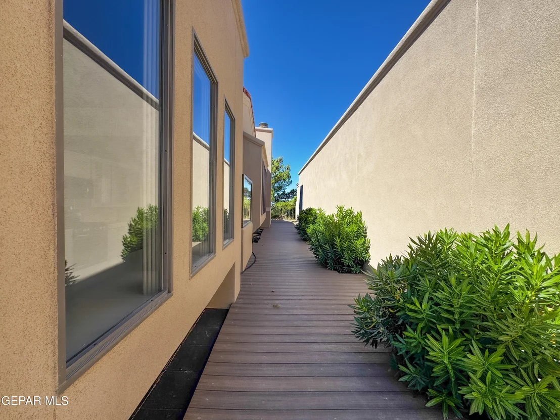 Photo of 1114 Los Jardines Circle