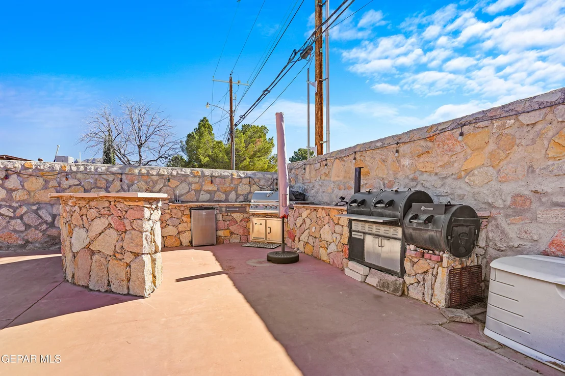 Photo of 700 DE LEON Drive