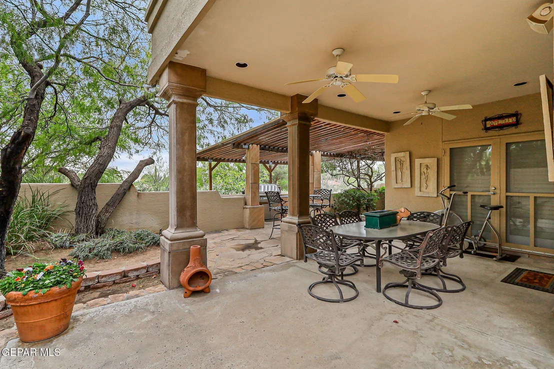 Photo of 1039 LOS JARDINES Circle