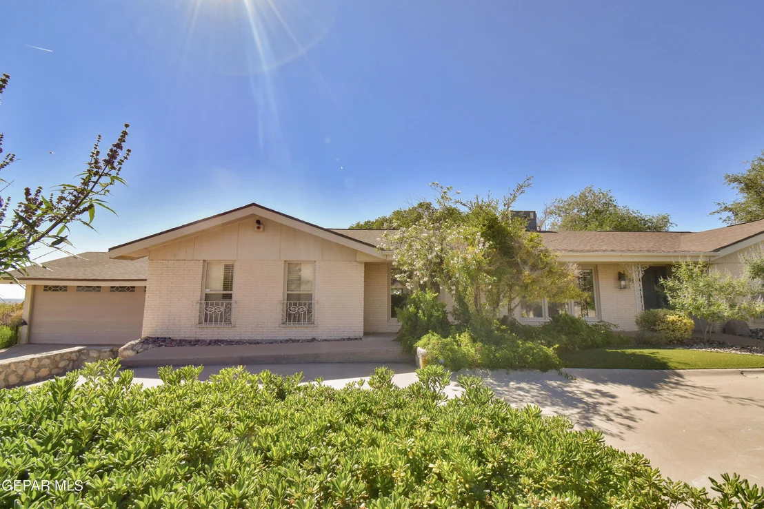 Photo of 849 River Oaks Drive