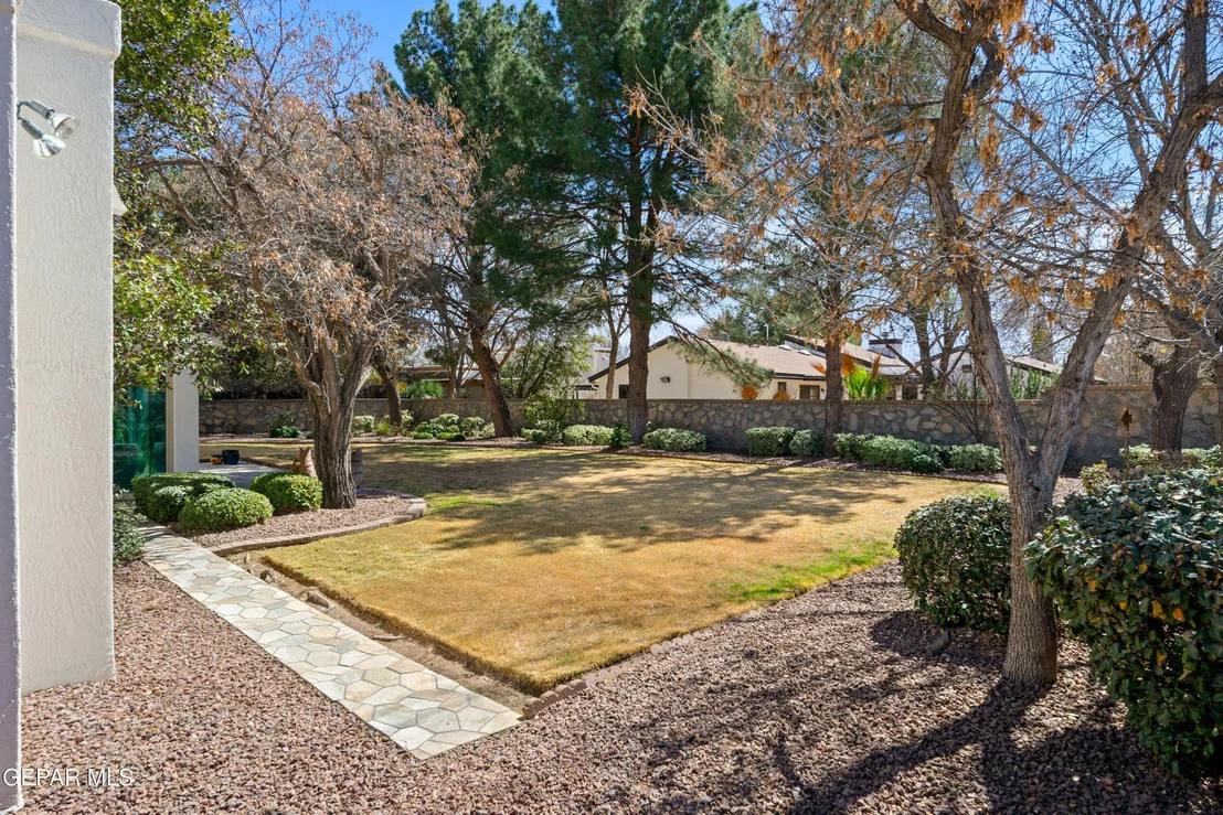 Photo of 612 WILLOW GLEN Drive