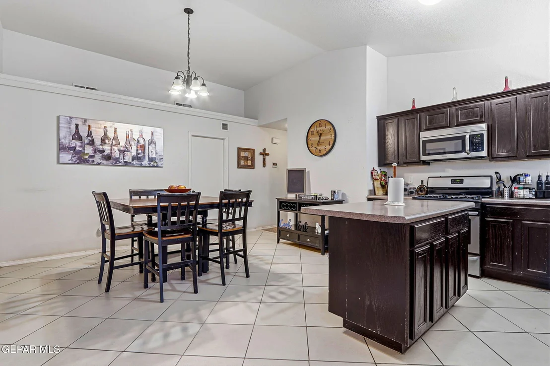 Photo of 616 VILLAS DEL VALLE Road