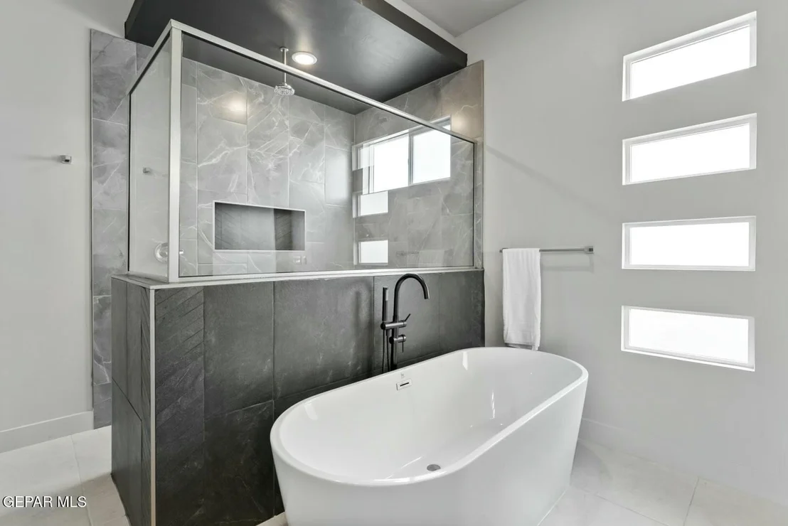 Photo of 947 Bromyard Drive