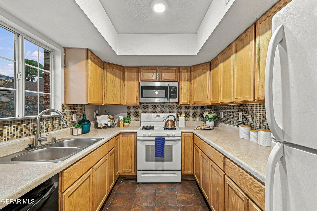 Photo of 7420 LAKEHURST Road