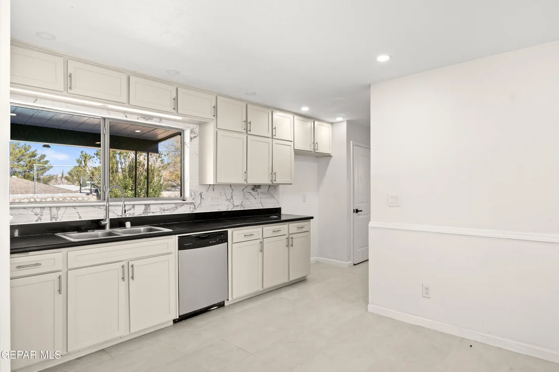 Photo of 6849 LA CADENA Drive