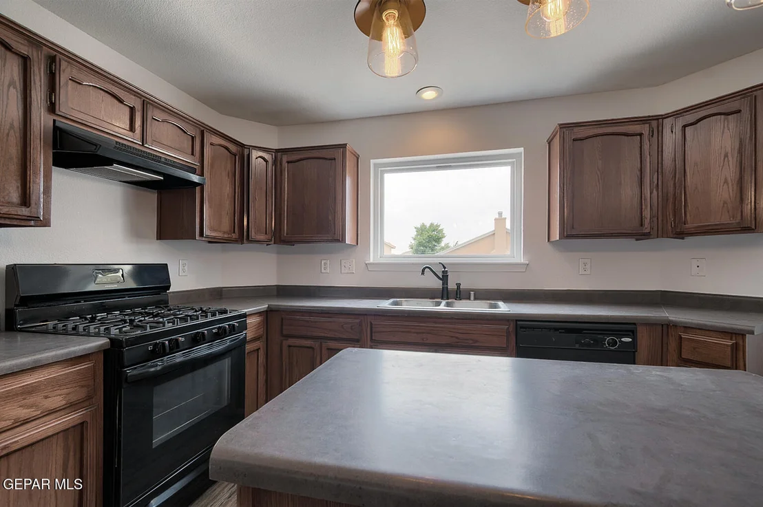 Photo of 455 Shadow Glen Court