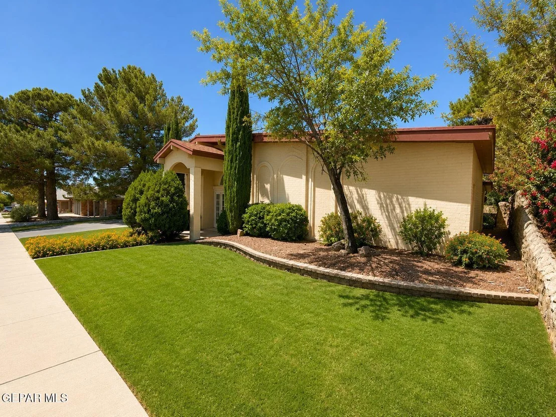 Photo of 6833 LA CADENA Drive