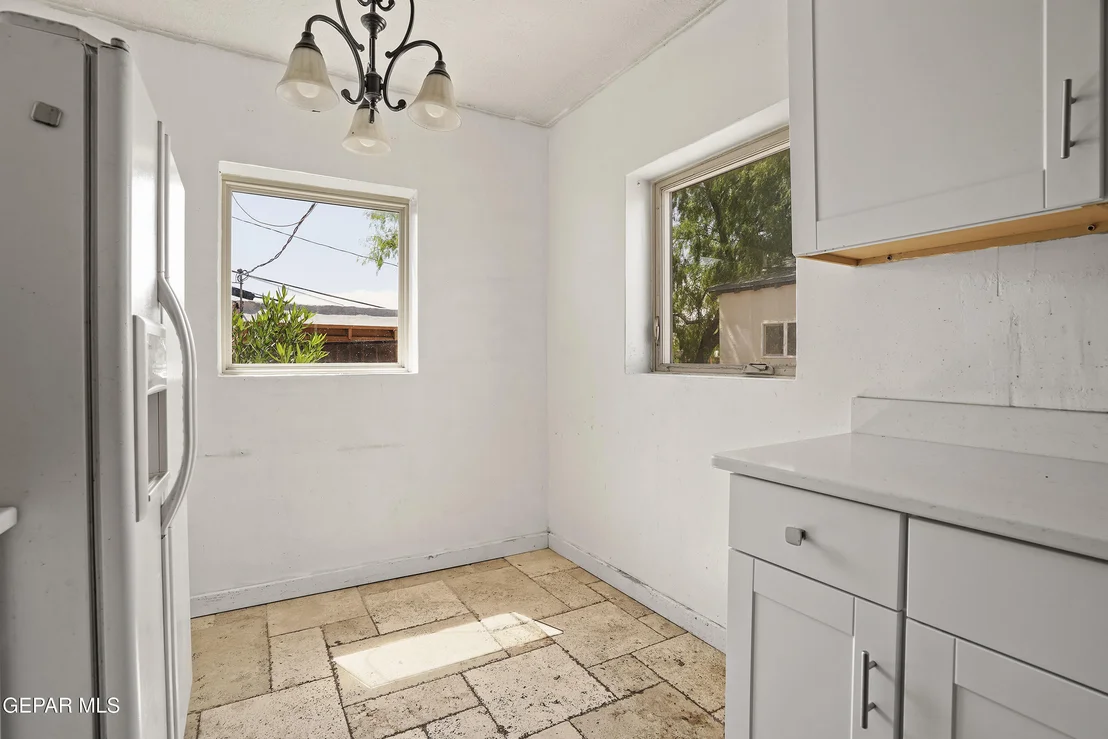 Photo of 810 MESITA Drive